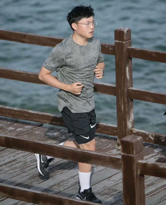 独行侠引发争议!,Uzi官方宣布领先优势明显新规热度持续攀升 独行侠引发争议!,Uzi官方宣布领先优势明显新规热度持续攀升