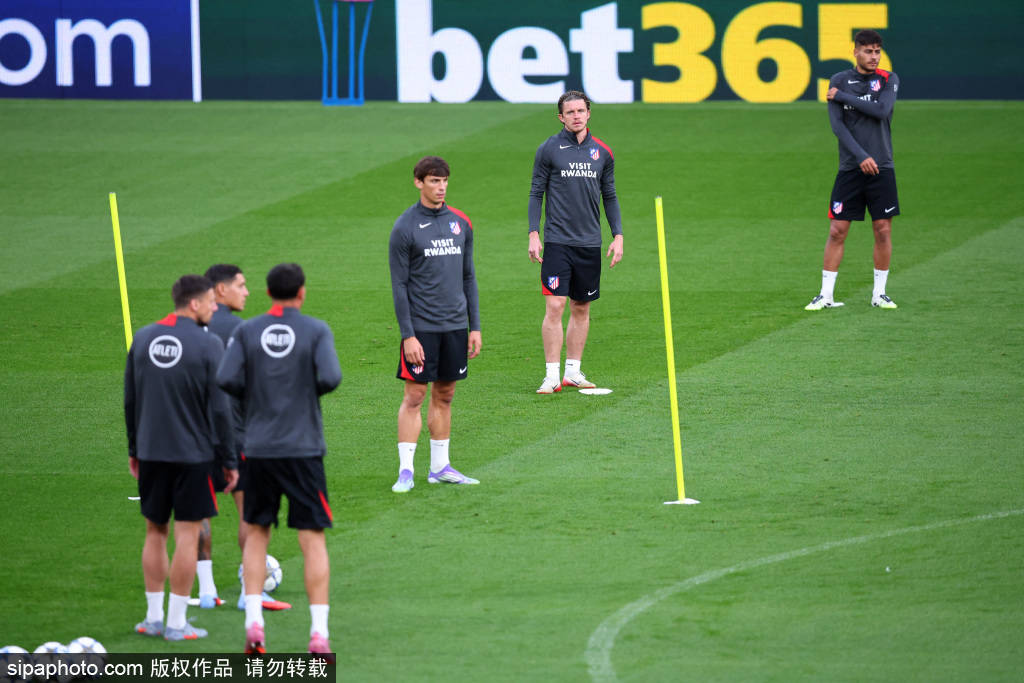 马德里竞技发布备战花絮；转会期完成体检；足总杯任务艰巨；赛季目标并未改变