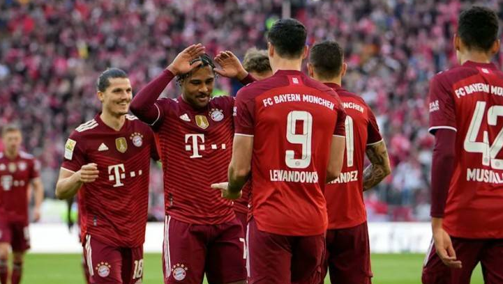 包含巴塞罗那内部会议纪要流出：集结日主帅复盘，德甲使命明确，年轻球员得到机会的词条